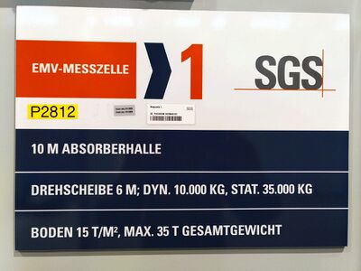 In der 10m-Messhalle können wirklich große Maschinen getestet werden, und was für Bagger gut ist, ist für den Kicker gerade recht.