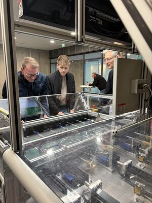 Mensch und Maschine in Eintracht beisammen. Wie schön, wenn es immer so wäre.