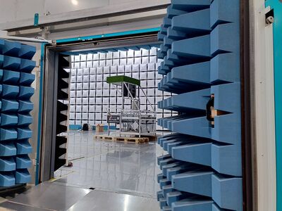 Damit keine elektromagnetischen Störungen aus der Messhalle herauskommen oder unkontrolliert eindringen, wird viel Aufwand betrieben.